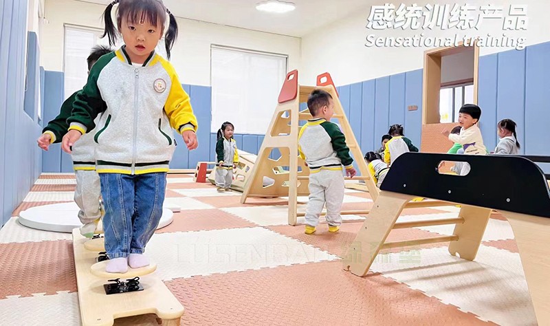 幼儿园感统游戏训练 4.jpg